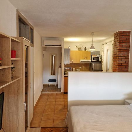 Studio Apartment Riva Sumartin Exterior foto